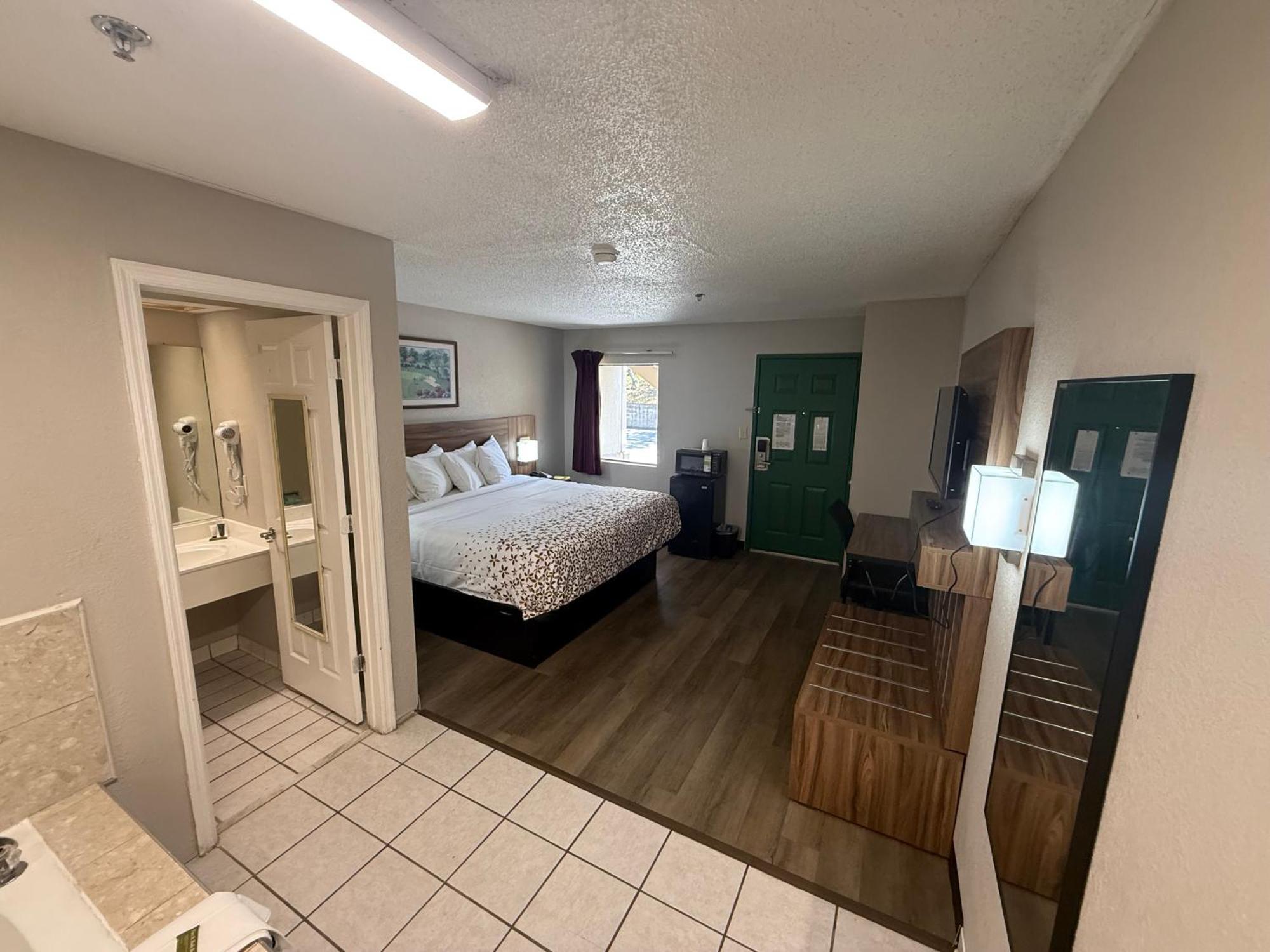 Country Hearth Inn & Suites Augusta Ngoại thất bức ảnh